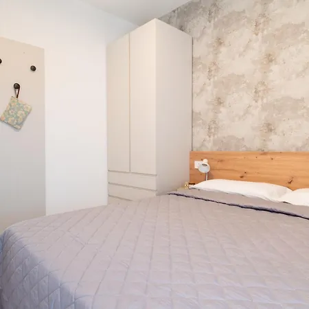 Apartment One Life *